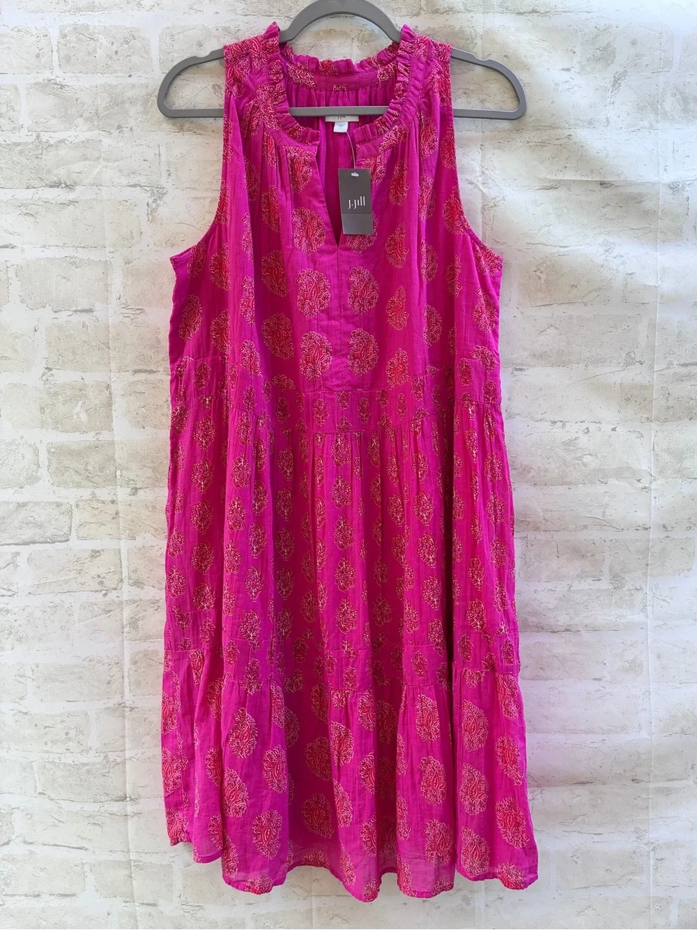 New J. Jill size L Fuchsia tiered sleeveless Midi Dress